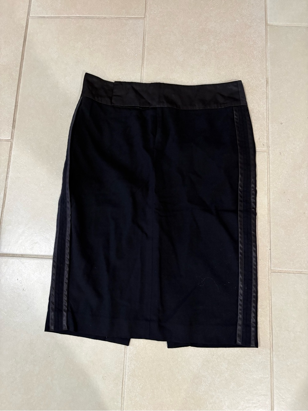 Club Monaco Black 98% Wool Satin-Trim Pencil Skirt – Size 4 corporate business